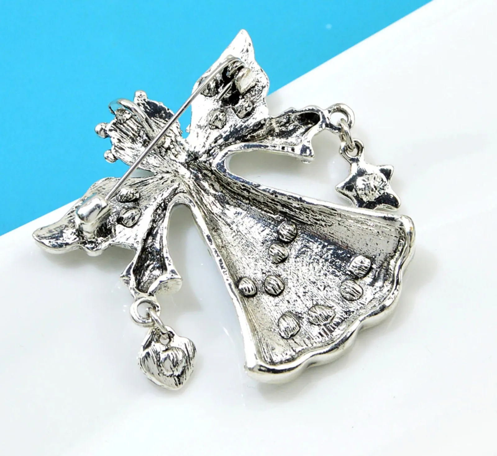 Christmas angel brooch vintage look silver plated broach celebrity queen pin i25