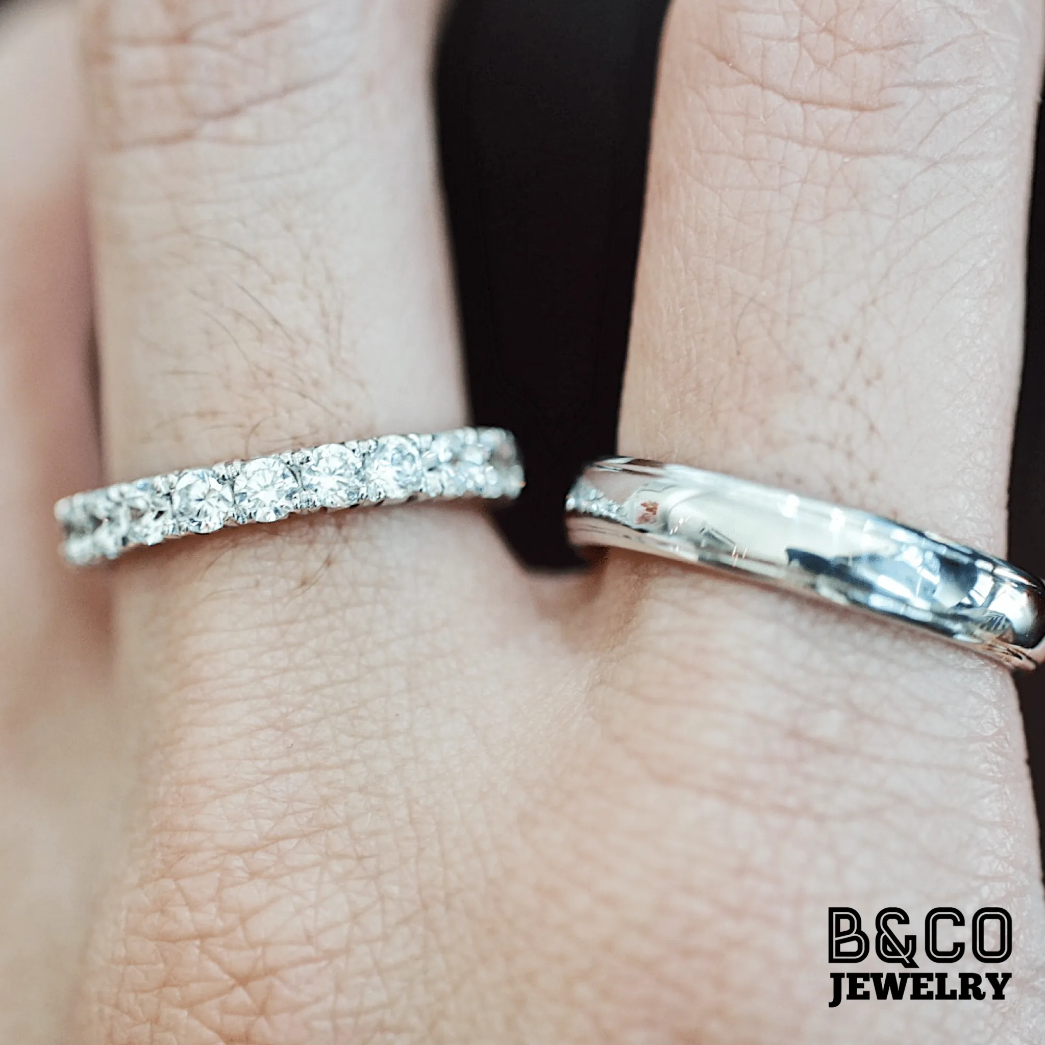 Minimalist Tres Wedding Rings
