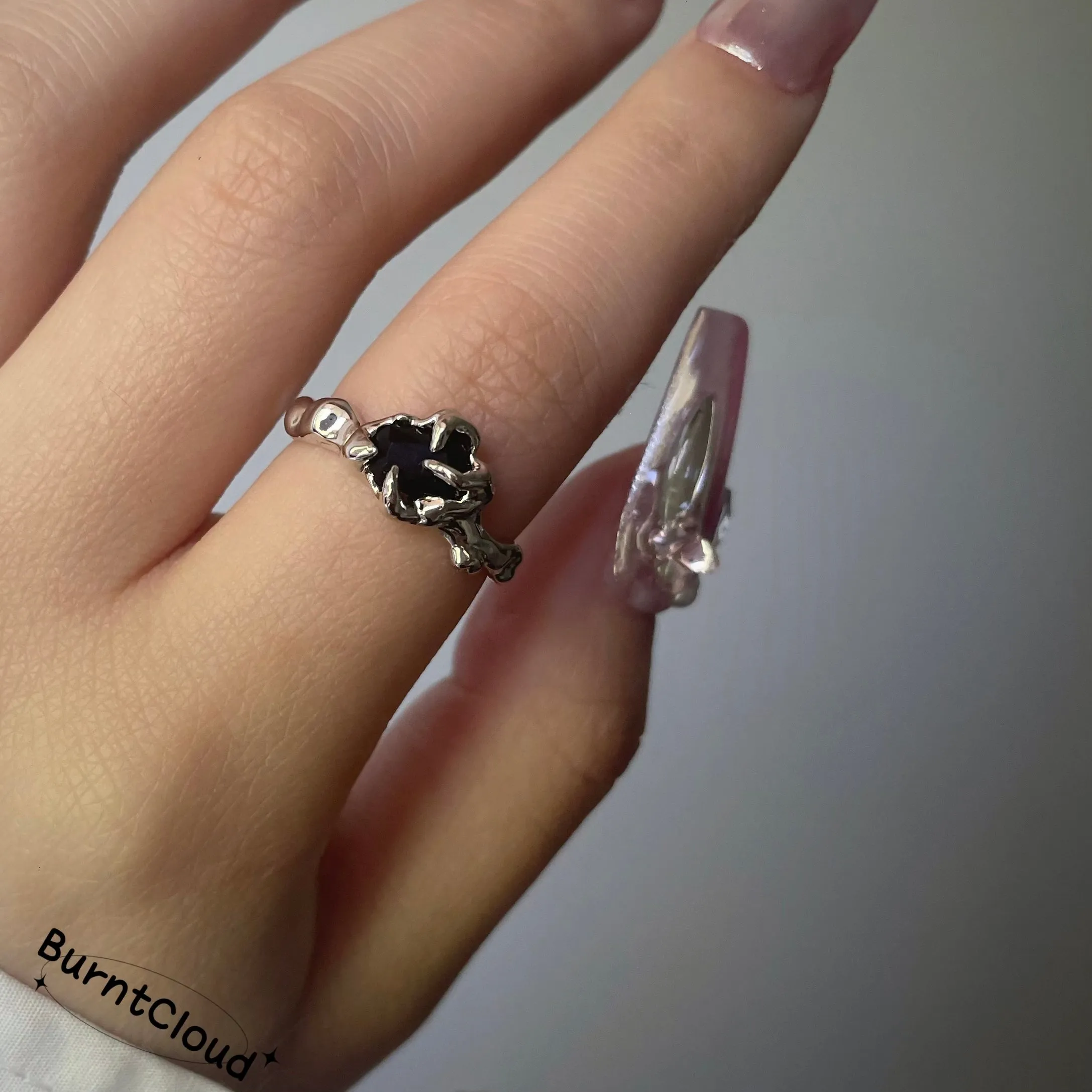 R40 Minimalist style Irregular Four-claw Green/White/Black Zirconia Ring