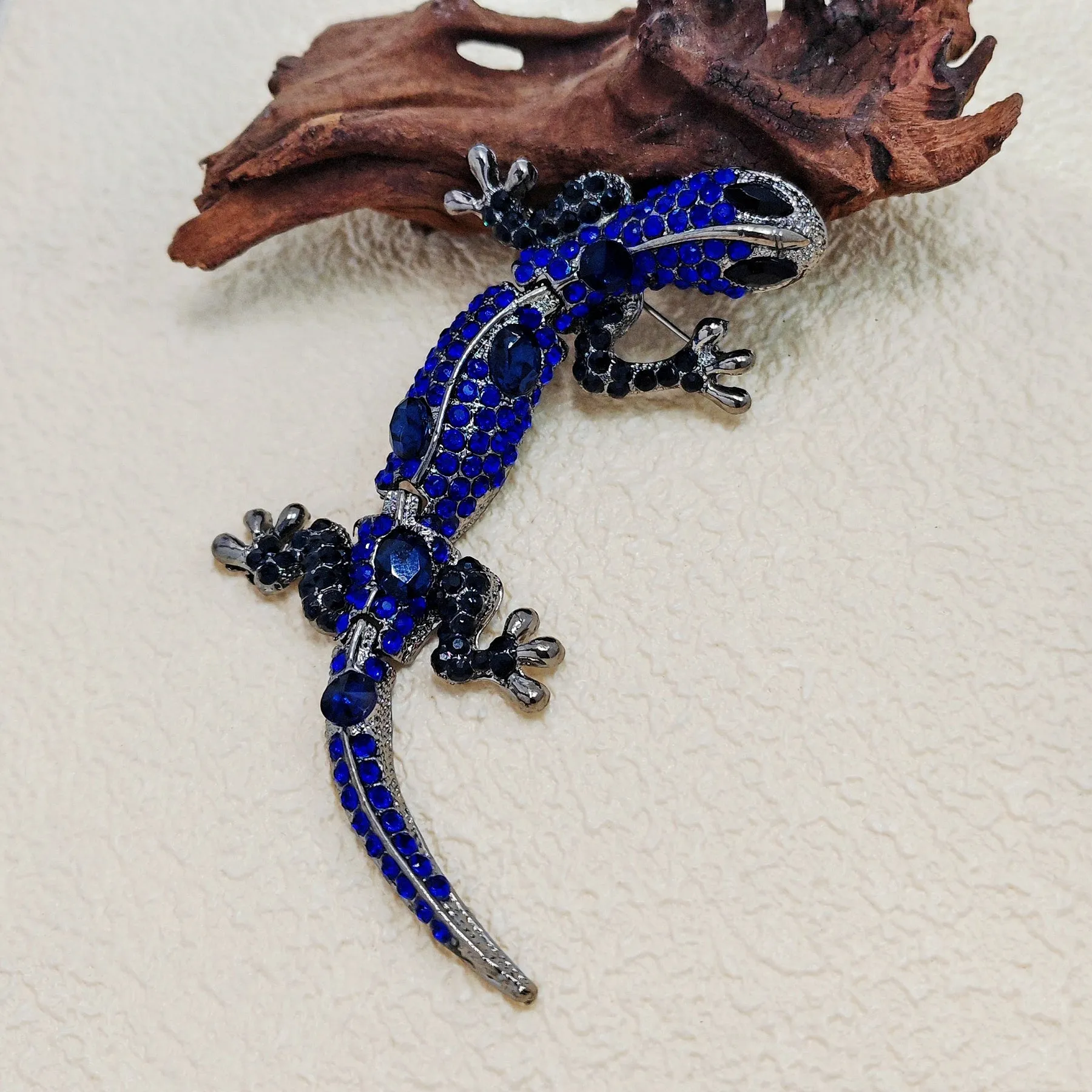 Sparkling Vintage Blue Rhinestone Lizard Brooch Statement Gecko Salamander Jewelry