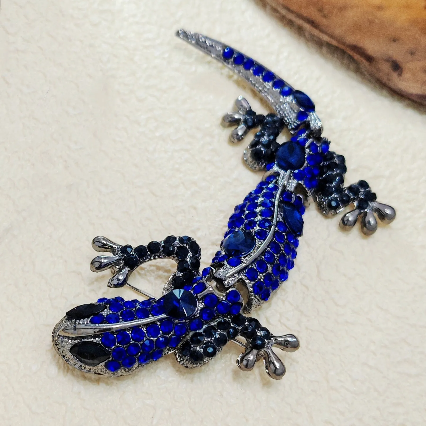 Sparkling Vintage Blue Rhinestone Lizard Brooch Statement Gecko Salamander Jewelry