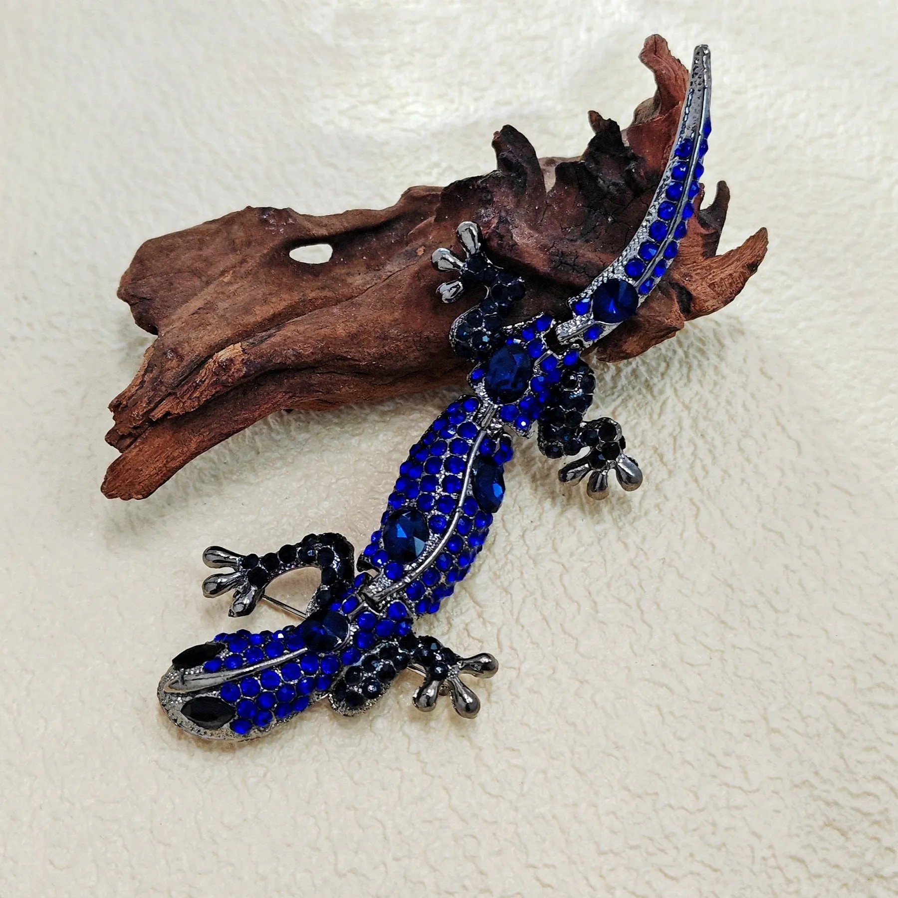 Sparkling Vintage Blue Rhinestone Lizard Brooch Statement Gecko Salamander Jewelry