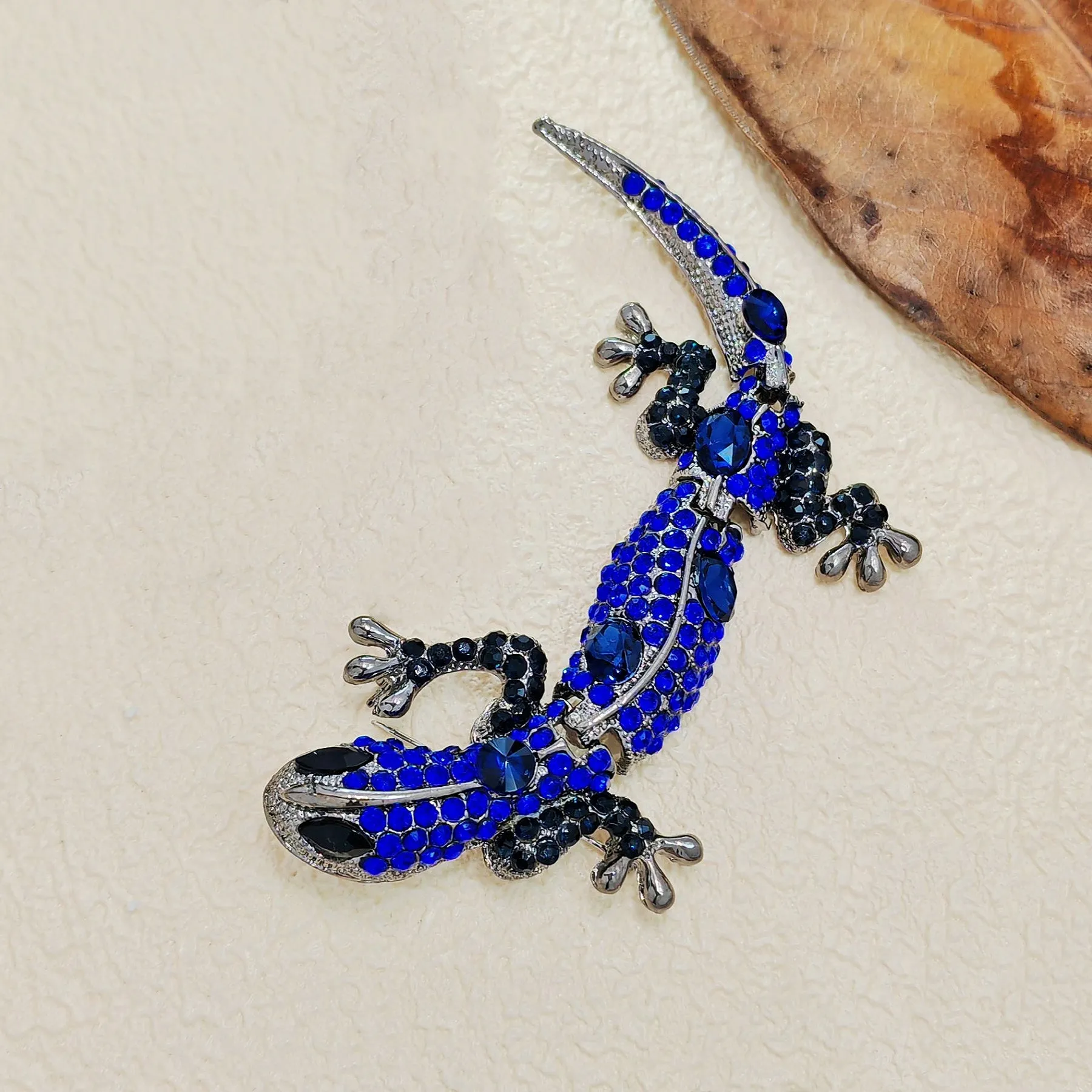 Sparkling Vintage Blue Rhinestone Lizard Brooch Statement Gecko Salamander Jewelry