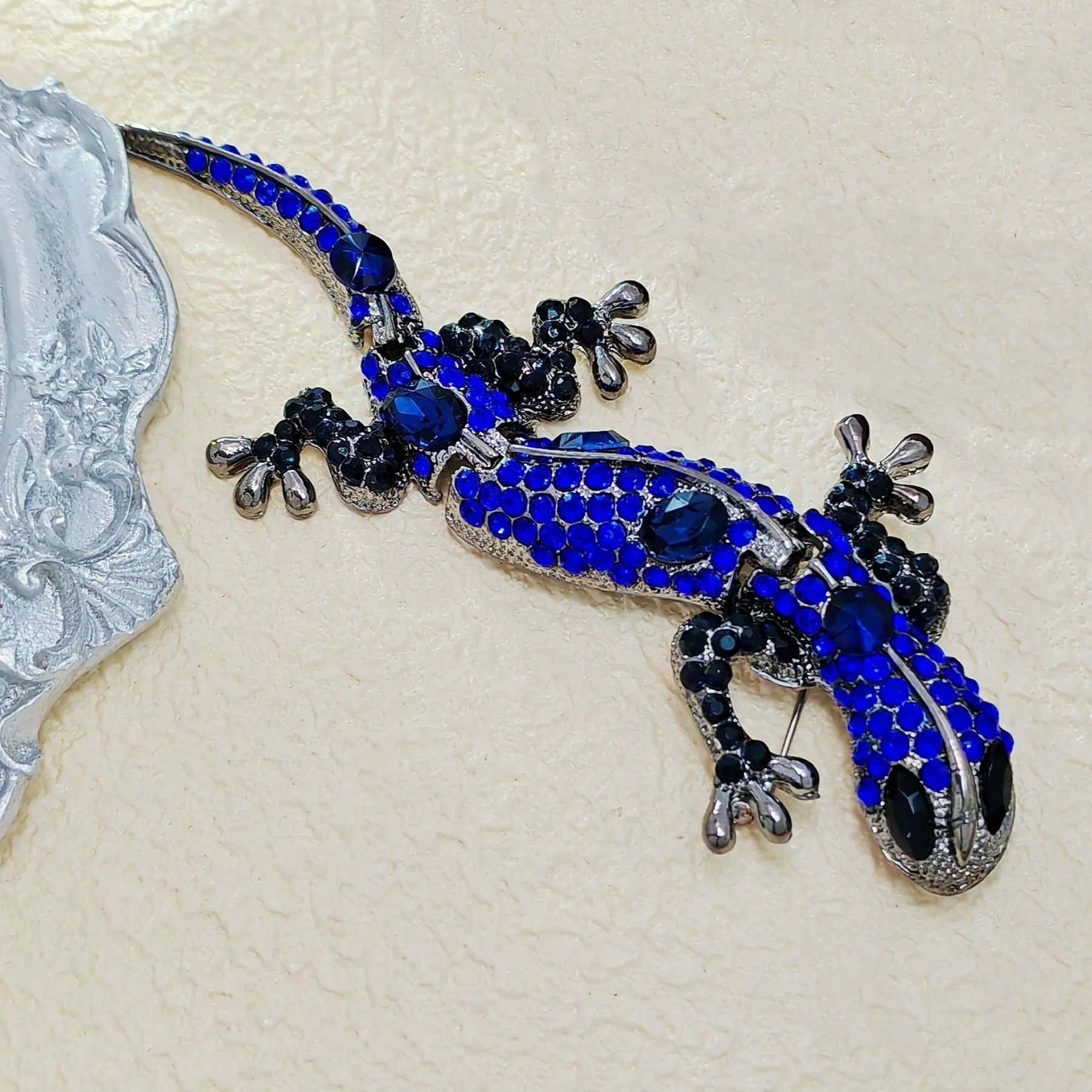 Sparkling Vintage Blue Rhinestone Lizard Brooch Statement Gecko Salamander Jewelry