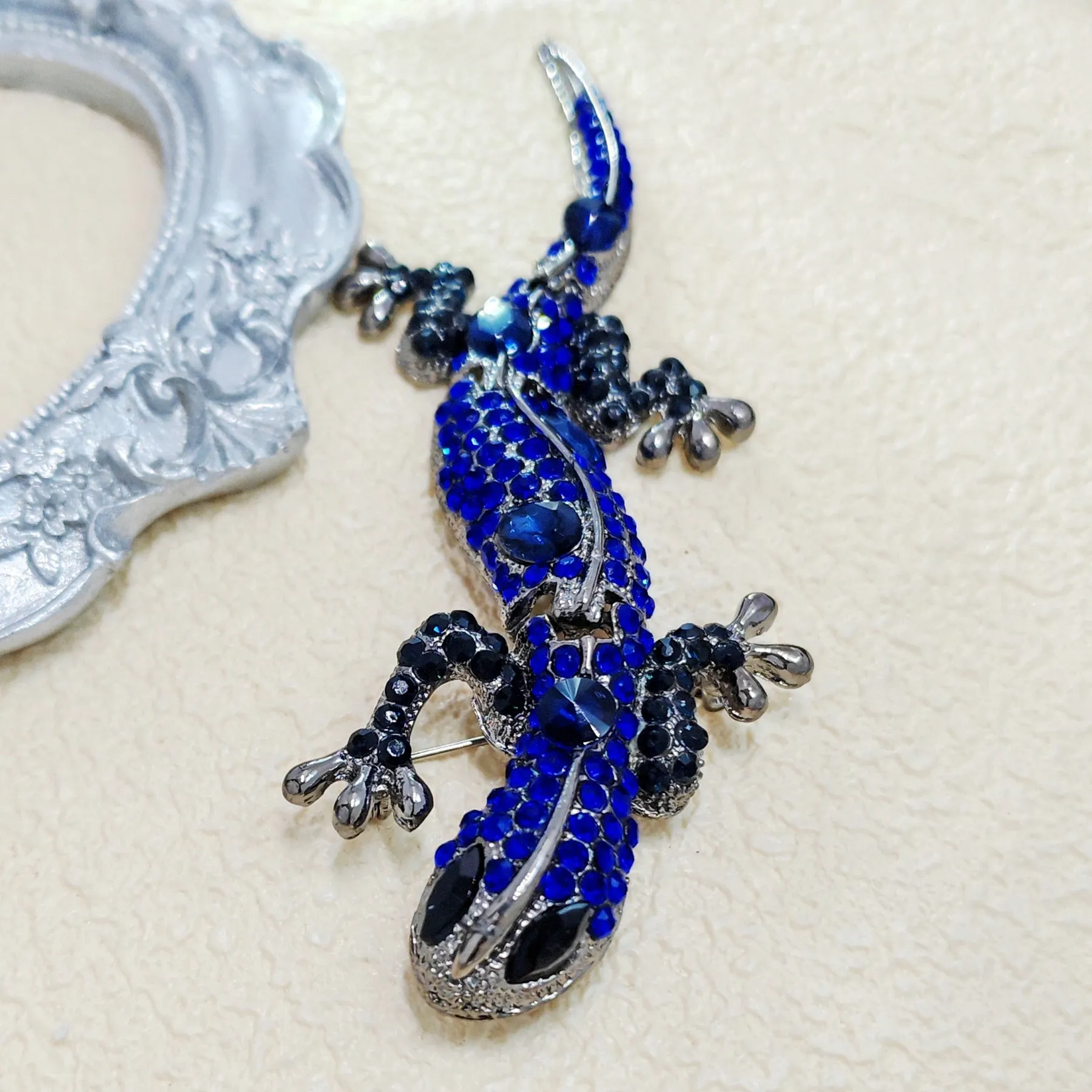 Sparkling Vintage Blue Rhinestone Lizard Brooch Statement Gecko Salamander Jewelry